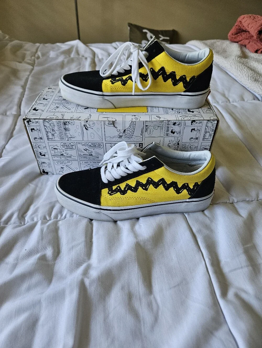 Vans x Peanuts Old Skool ‘Charlie Brown’ - Women's 8 (Rare/Collab)